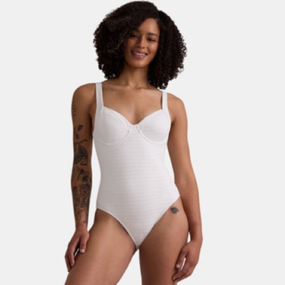 Time and Tru White Textured Stripe Underwire One-Piece Swimsuit